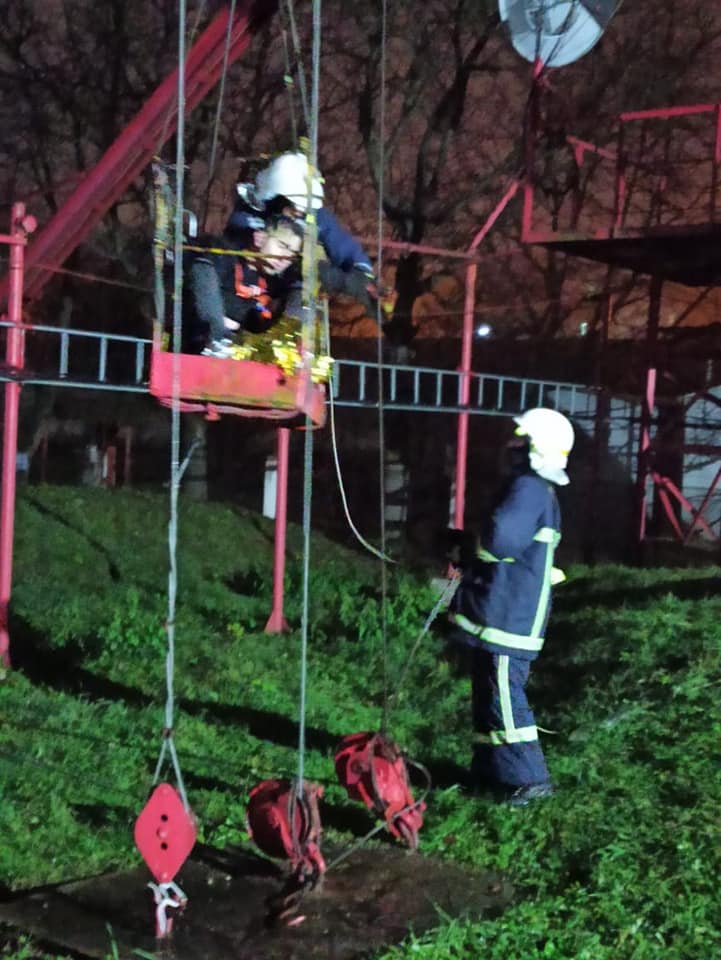 У Франківську рятувальники завадили чоловіку кинутися з телевежі ФОТО