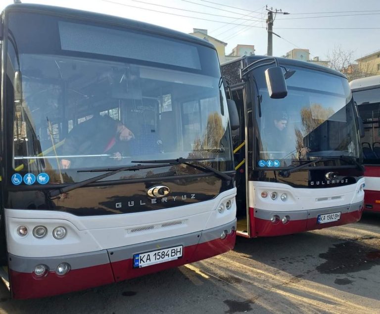 У Франківську пасажири зі скандалом вигнали дівчину з автобуса, стверджуючи, що він тільки для «обраних»