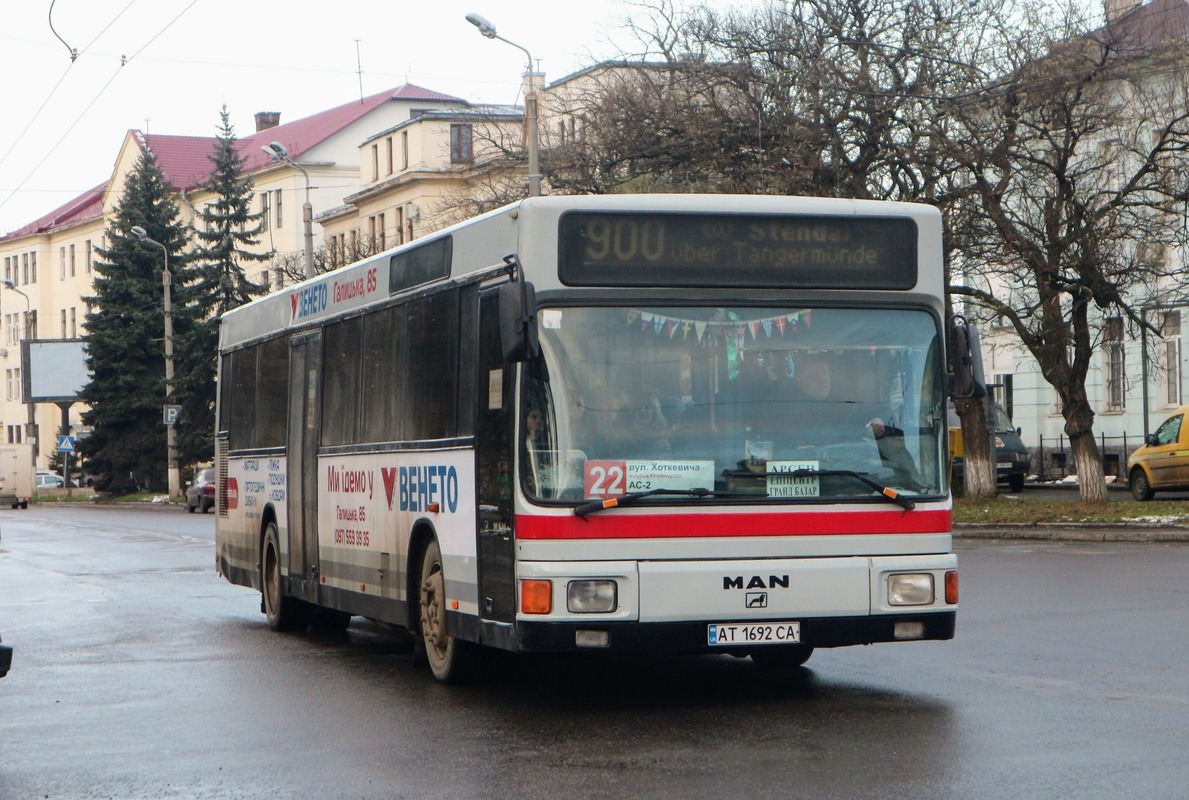 У Франківську агресивний водій силоміць виштовхав дідуся з маршрутки, бо той не оплатив за проїзд