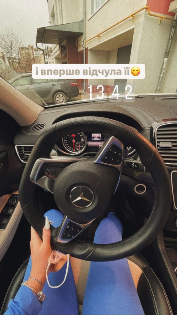 17-річна франківська інстаграм-блогерка на власному розкішному авто ганяє містом без прав ФОТО та ВІДЕО