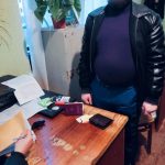 доларів