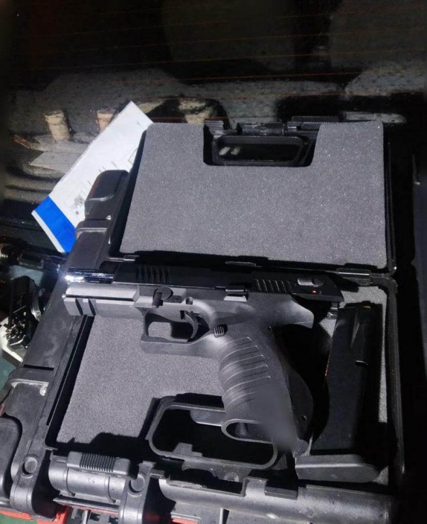 Поліціянти знайшли у прикарпатця травматичний пістолет та набої ФОТО