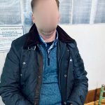 доларів
