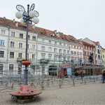 У центрі Франківська розпочали встановлювати новий атракціон