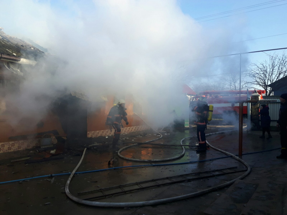 Вогнеборці загасили пожежу будинку на Городенківщині ФОТО