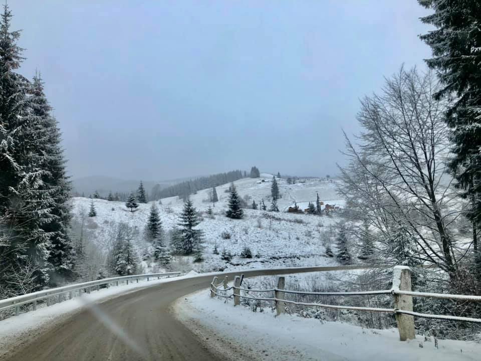 Карпати щедро засипало снігом ФОТО та ВІДЕО