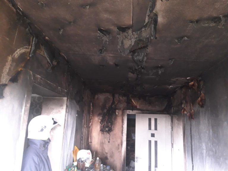 Вогнеборці гасили пожежу будинку на Снятинщині ФОТО
