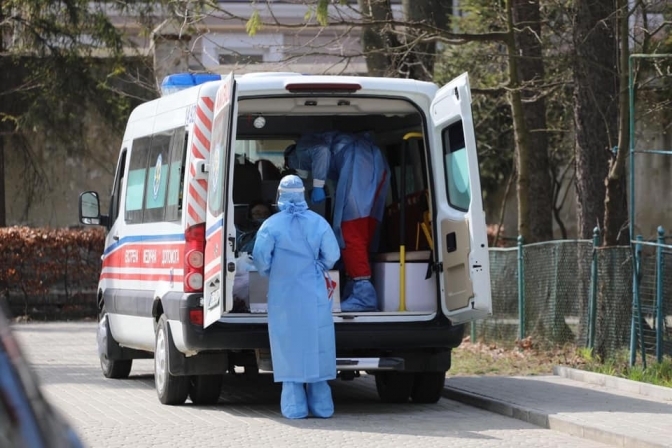 Родичі чотирьох медиків, які померли від COVID-19, отримали по 200 тисяч гривень