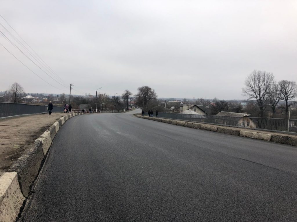 В Коломийському районі відремонтували частину асфальтного покриття на дорозі державного значення ФОТО