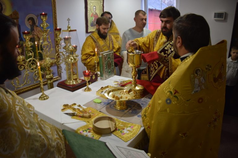 На Прикарпатті віряни Московського патріархату, під час богослужінь, зовсім не дотримуються карантинних правил та обмежень