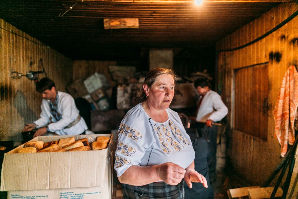 Як в Карпатах випікають гуцульський хліб ФОТО