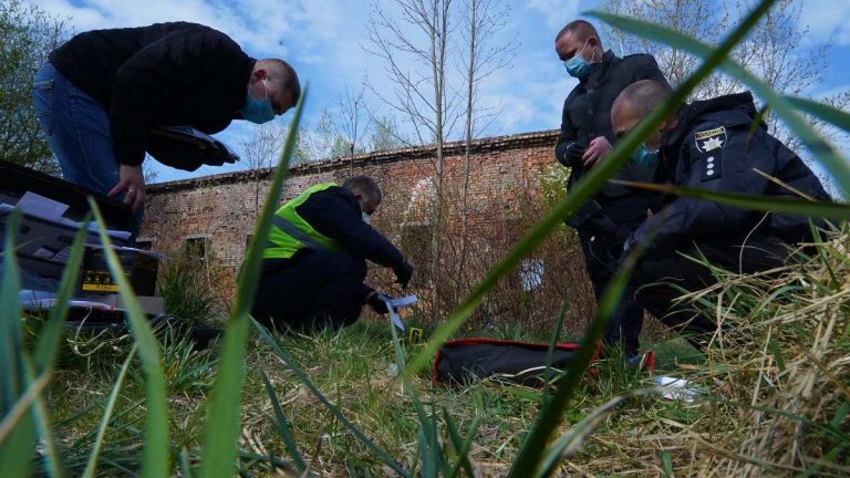 Прикарпатців просять упізнати тіло чоловіка, якого виявили на околиці Івано-Франківська у дачному масиві