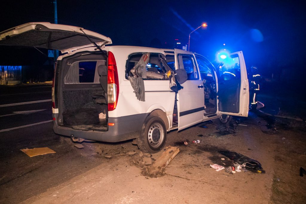 На Франківщині зіткнулися два автомобіля - одного із водіїв без свідомості забрали до реанімації