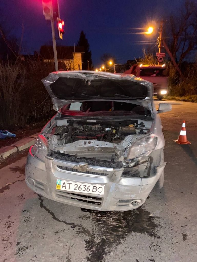 Стали відомими подробиці вчорашньої ДТП на Тисменицькій, де зіткнулося відразу 5 автомобілів та травмувалася одна особа ФОТО