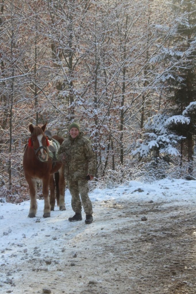 Прикарпатським військовим організували зимову мандрівку в Карпати ФОТО