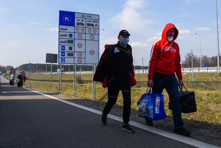 До уваги прикарпатців: заробітчан з України почали масово депортувати з ЄС