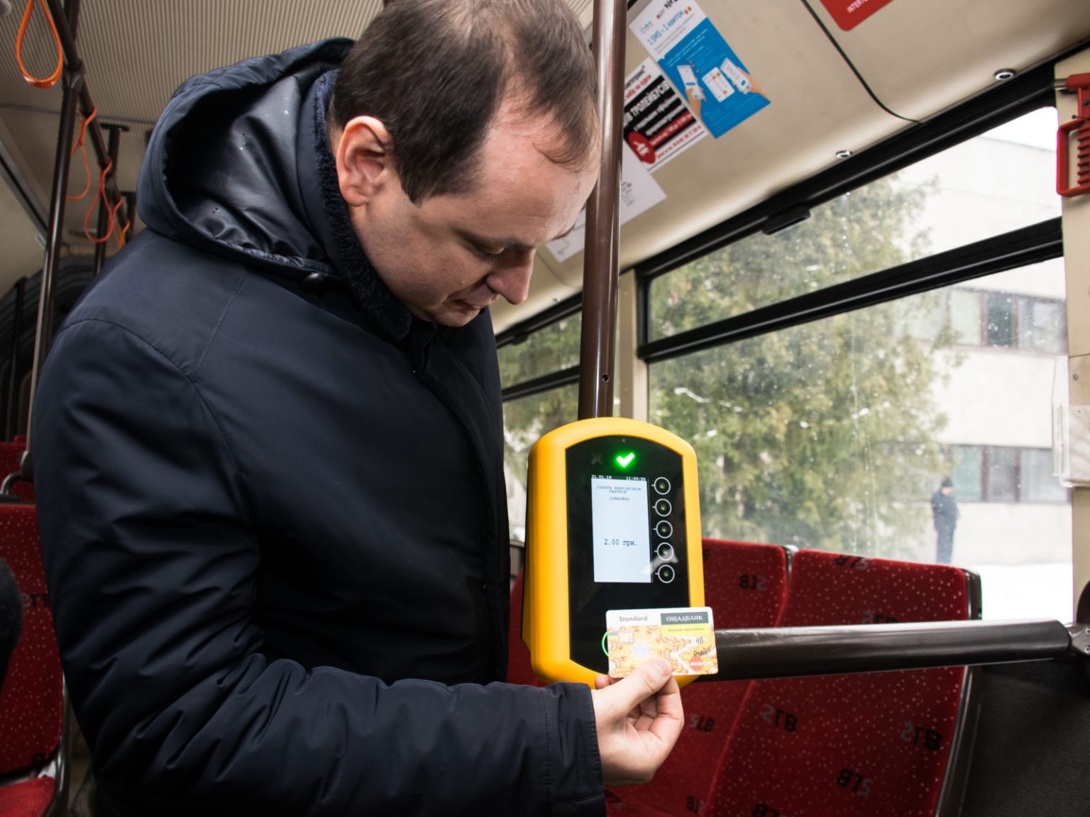 В Івано-Франківську лише 30% пасажирів користуються безконтактною оплатою