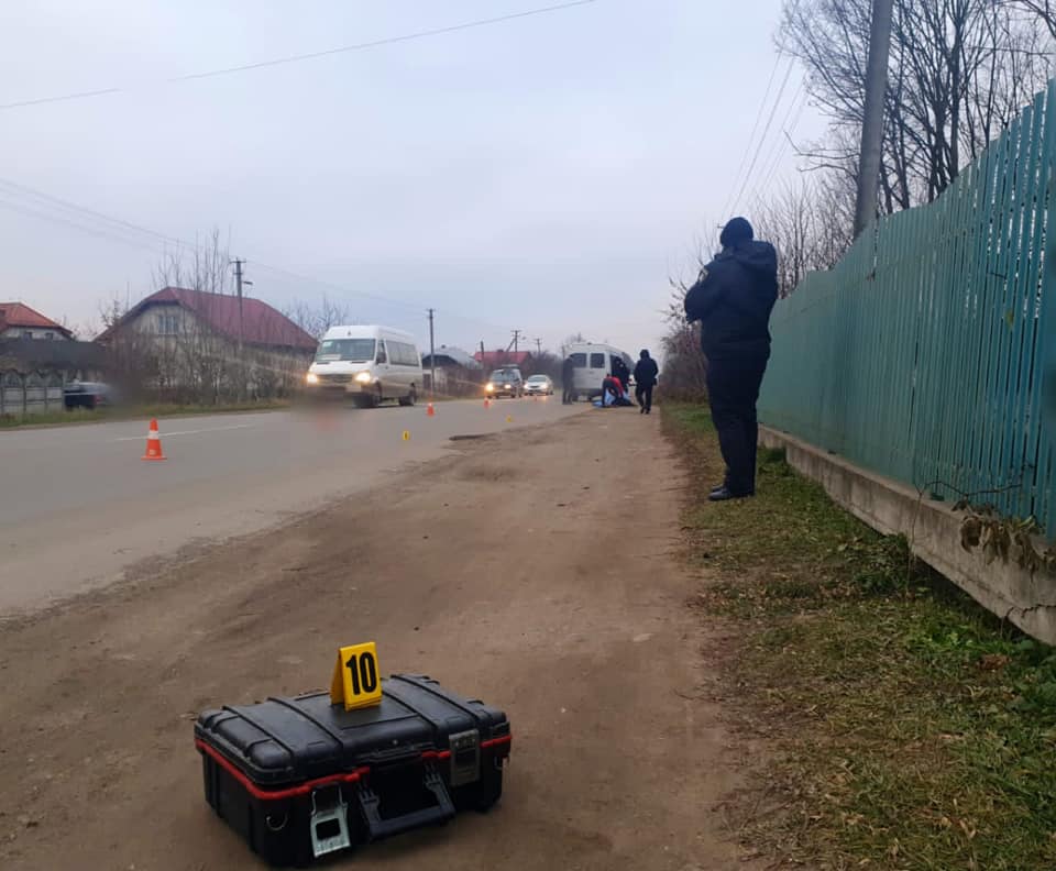 На в'їзді в Івано-Франківськ, під колесами автофургону, загинула жінка-пішохід ФОТО