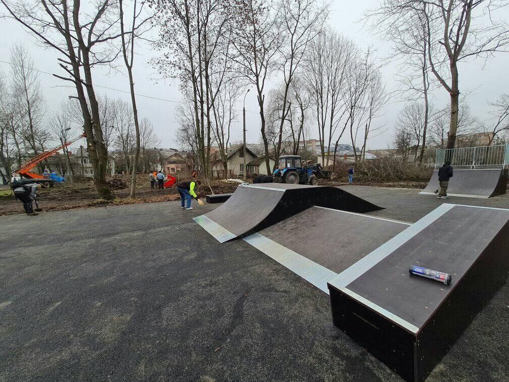 Коломийські підлітки отримали новий скейт-парк ФОТО