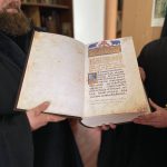 Манявському монастирю подарували факсимільну копію Пересопницького Євангелія ФОТО