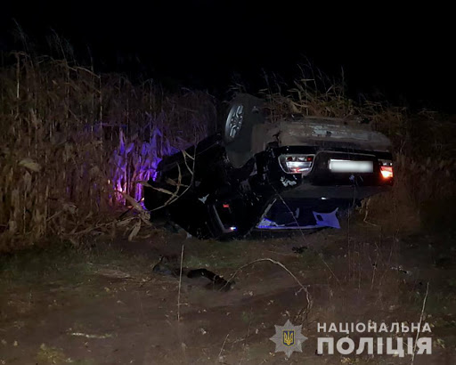 На Франківщині водій залишив свій автомобіль, після того як той злетів із дороги та перекинувся у кювет