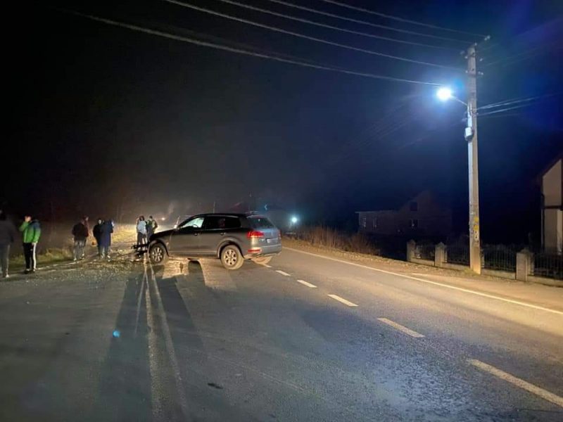На Прикарпатті поліція розшукує водія, який втік з місця ДТП ФОТО
