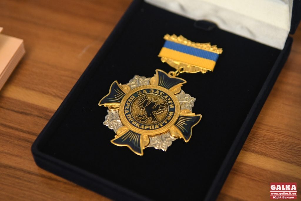 У Франківську відзначили нагородами військових і волонтерів ФОТО