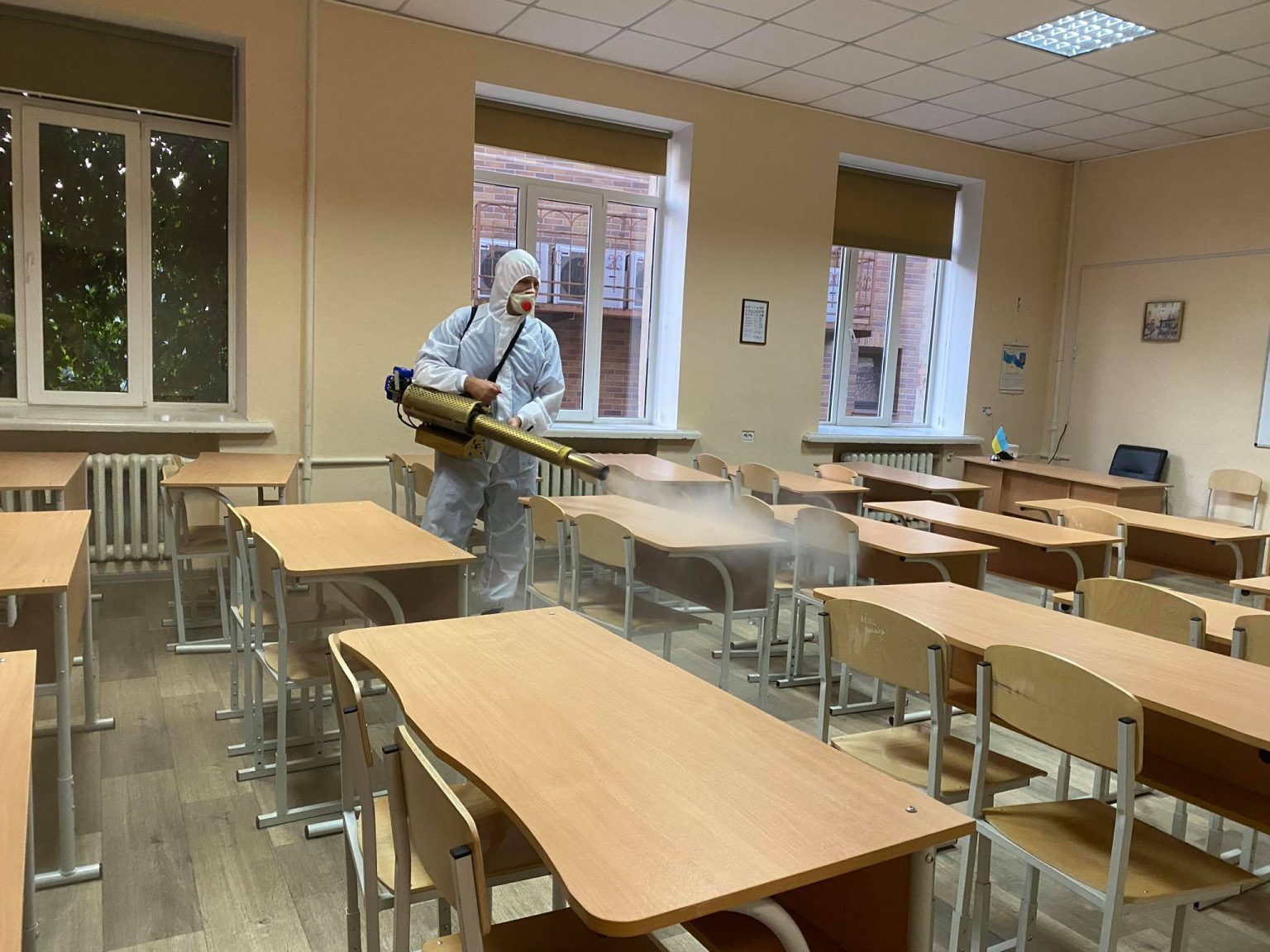 Кабмін виділив 20 мільйонів гривень на дезінфекцію шкіл Франківщини