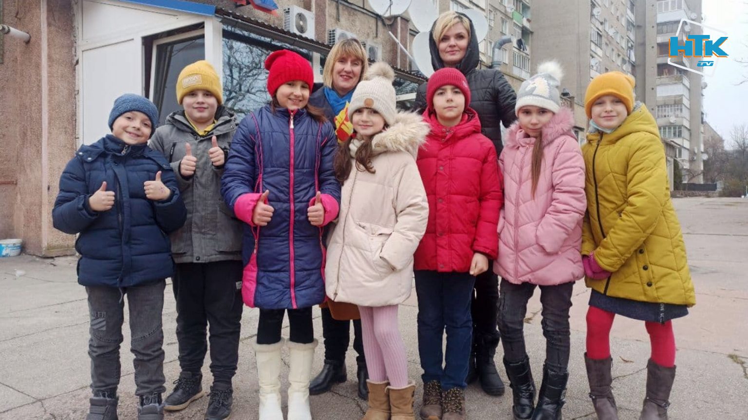 Юні коломияни передали воїнам на передову продукти і малюнки ВІДЕО