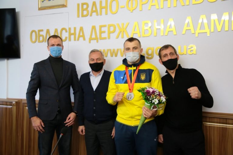 У Франківську відзначили срібного призера чемпіонату з боксу ФОТО