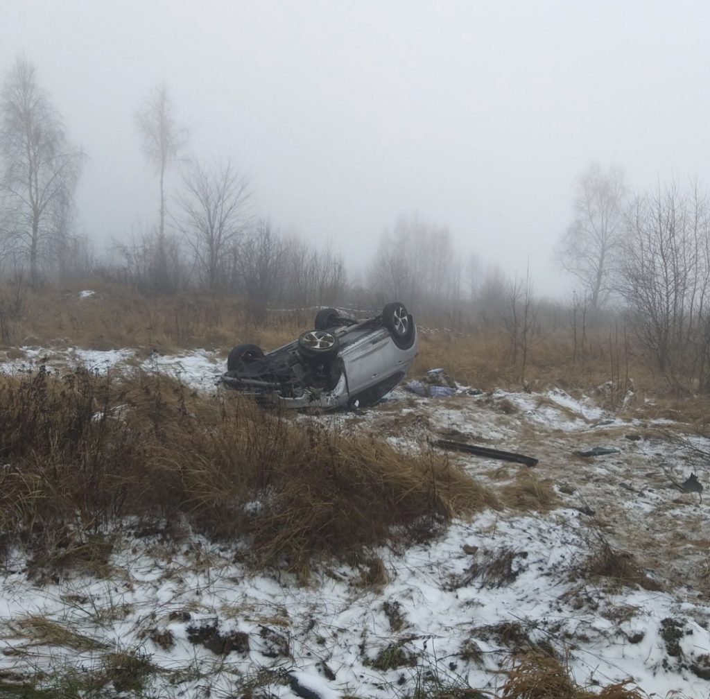 На Прикарпатті карколомна ДТП - позашляховик злетів з дороги та перекинувся на дах ФОТО