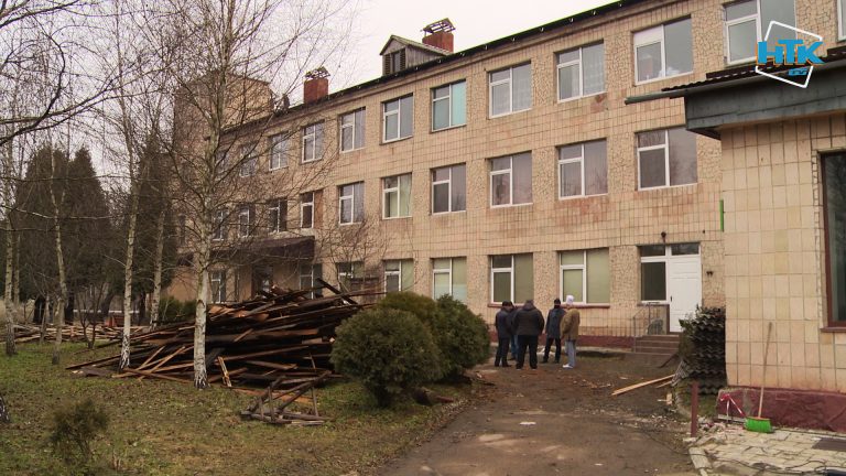 У Коломийському пологовому до кінця року оновлять дах ВІДЕО