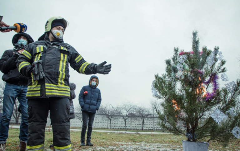 Рятувальники нагадують прикарпатцям правила безпеки під час святкування Новоріччя ВІДЕО