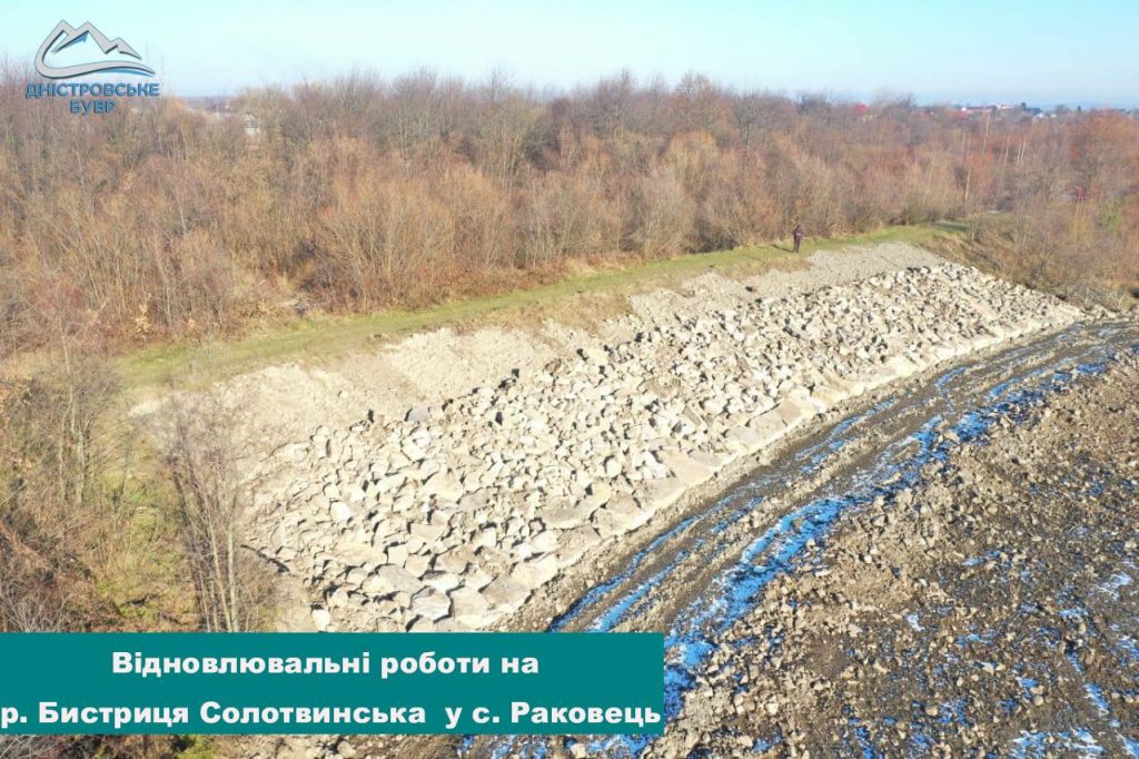 На Івано-Франківщині тривають роботи з відновлення водозахисних споруд ФОТО