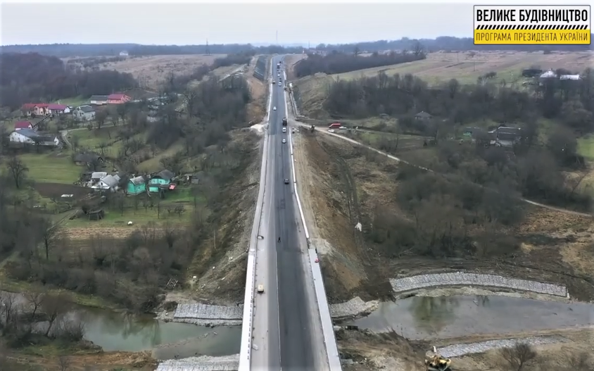 На Калущині завершуються роботи на підходах до мосту ФОТО