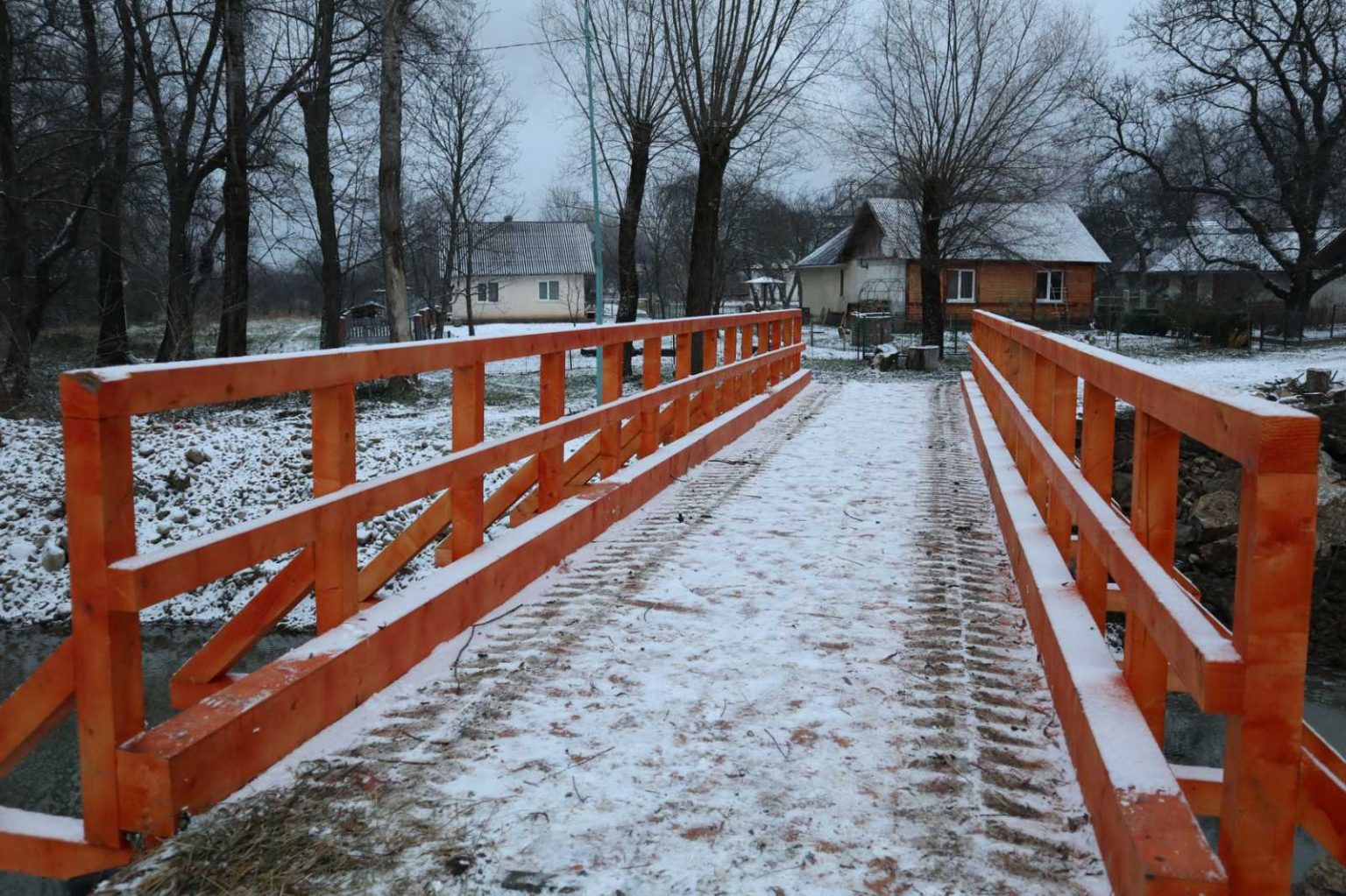 У Надвірній відремонтували ще 2 містки, зруйновані червневою повінню ФОТО