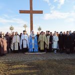 На Франківщині освятили та встановили новий хрест