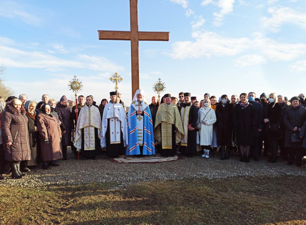 На в’їзді до Тисмениці встановили та освятили новий Хрест ФОТО