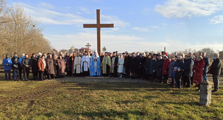 На в’їзді до Тисмениці встановили та освятили новий Хрест ФОТО