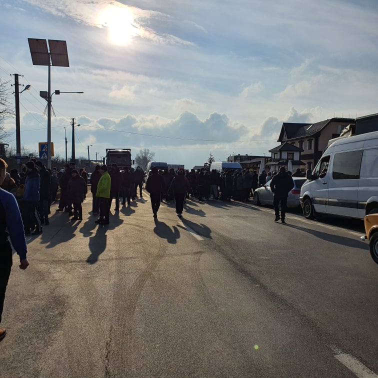 Услід за франківцями, на протест проти високих тарифів вийшли жителі Тисменицького району ФОТО та ВІДЕО