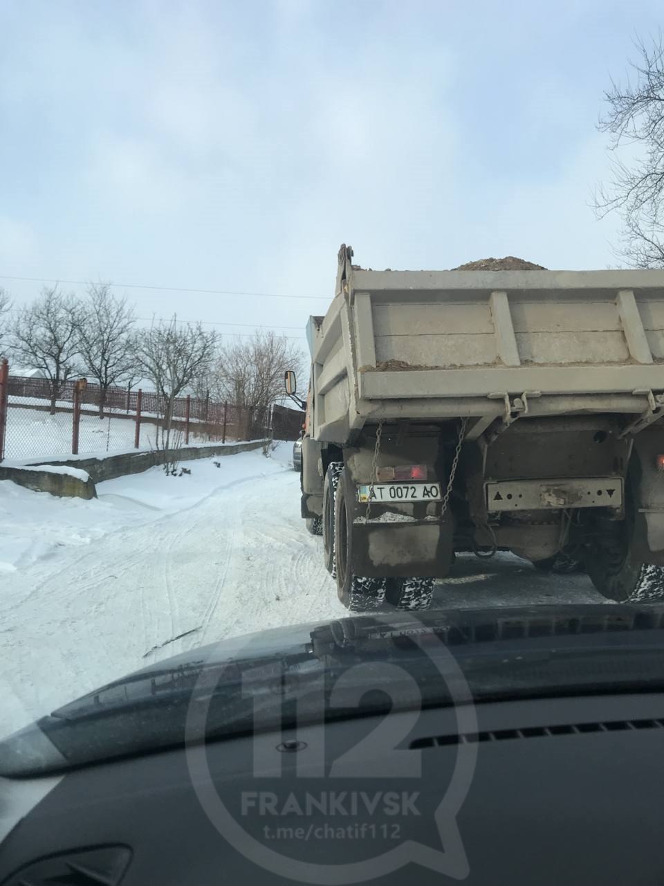 В Крихівцях перекрито рух транспорту: люди вийшли на тарифний протест