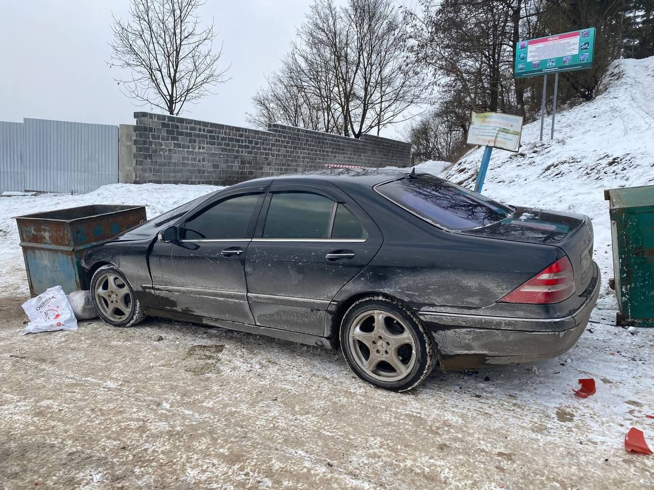 Залишений без нагляду автомобіль скотився зі схилу Вовчинецької гори та пошкодив ще три автомобілі - стали відомими обставини