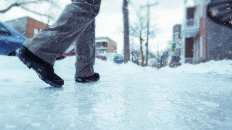 Франківський медик розповів, як вберегти себе від переохолодження та не травмуватися на ожеледиці ВІДЕО