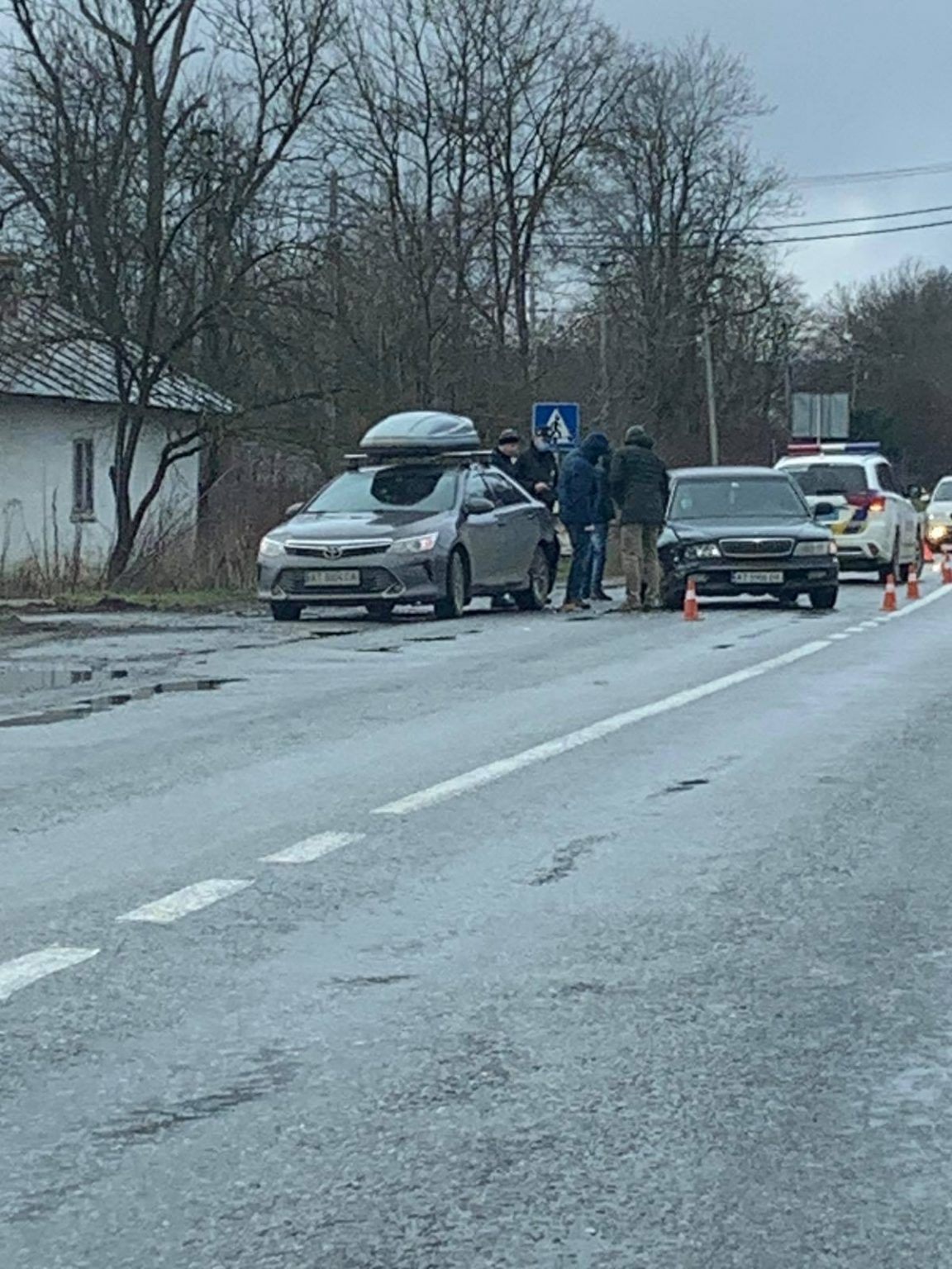 Під Франківськом зіткнулися два легковика ФОТОФАКТ