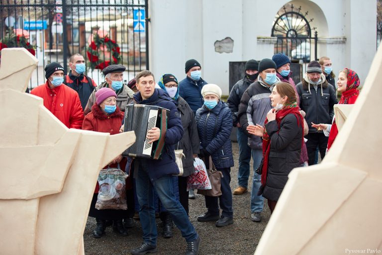 У Франківську влаштували святковий обід для потребуючих ФОТО