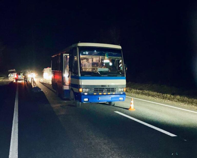 Водій автобуса «Львів-Коломия» на смерть збив пішохода-порушника ФОТО