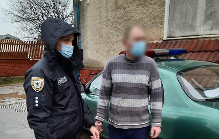 Прикарпатець ледь не зарізав ножем колишню дружину - потерпіла з численними пораненнями в лікарні ФОТО