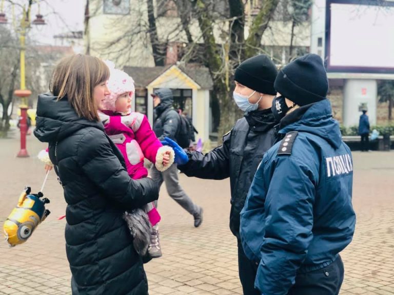 Франківські школярі приміряли обладунки поліцейських ВІДЕО