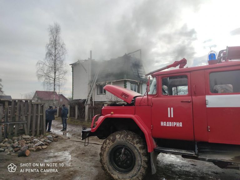 Прикарпатські рятувальники лікідували пожежу житлового будинку