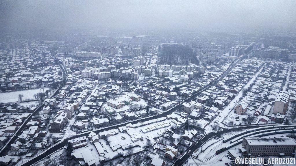 Як виглядає зимовий Івано-Франківськ з неба: казкові фото